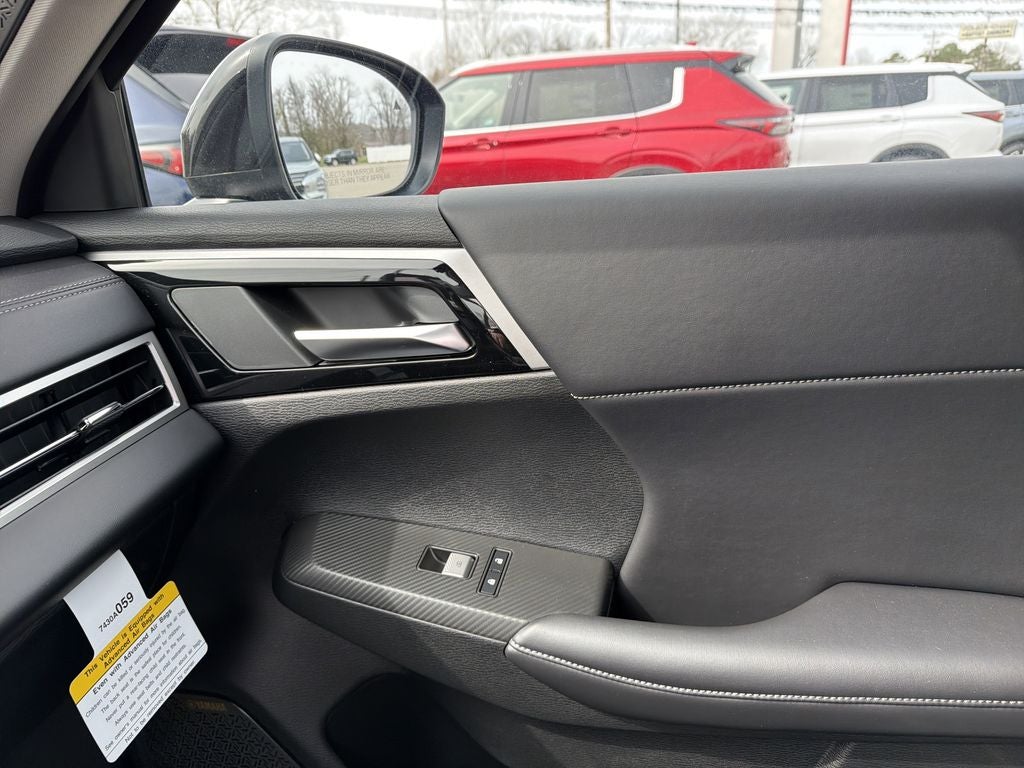 2026 Mitsubishi Outlander SE