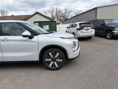 2026 Mitsubishi Outlander SE