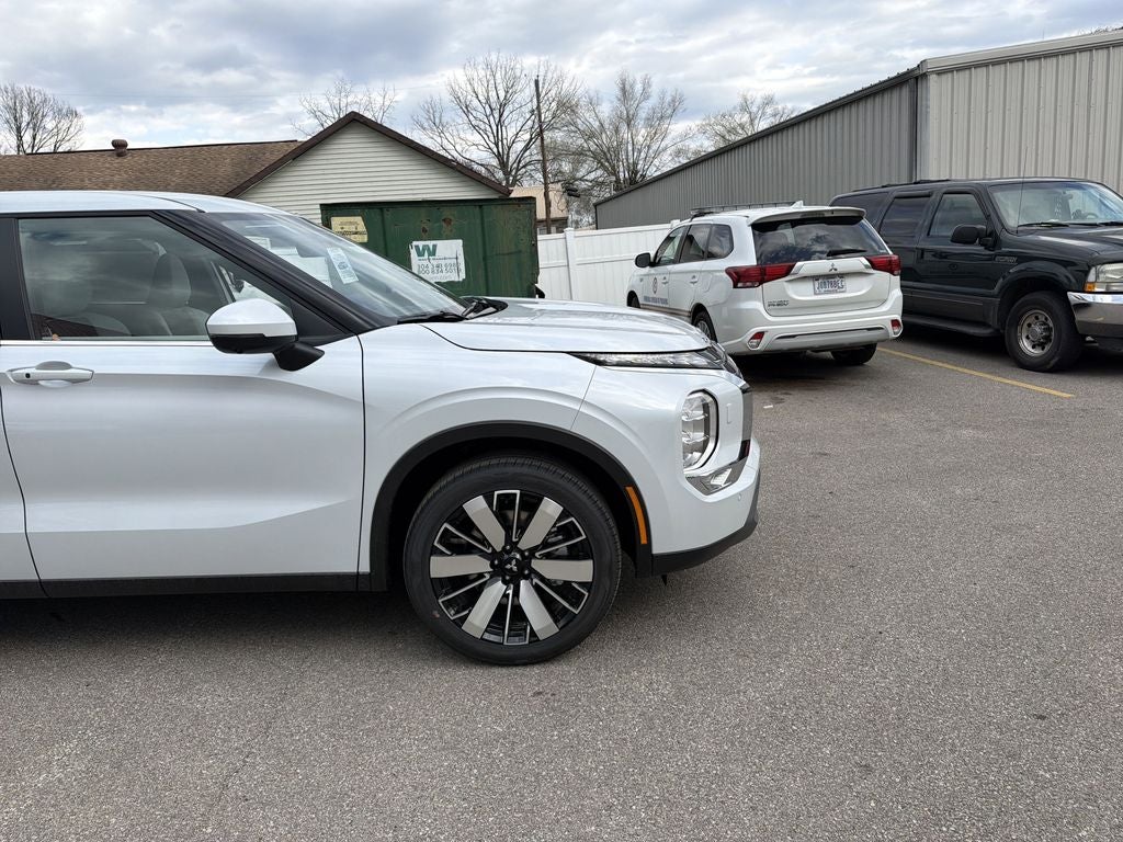 2026 Mitsubishi Outlander SE