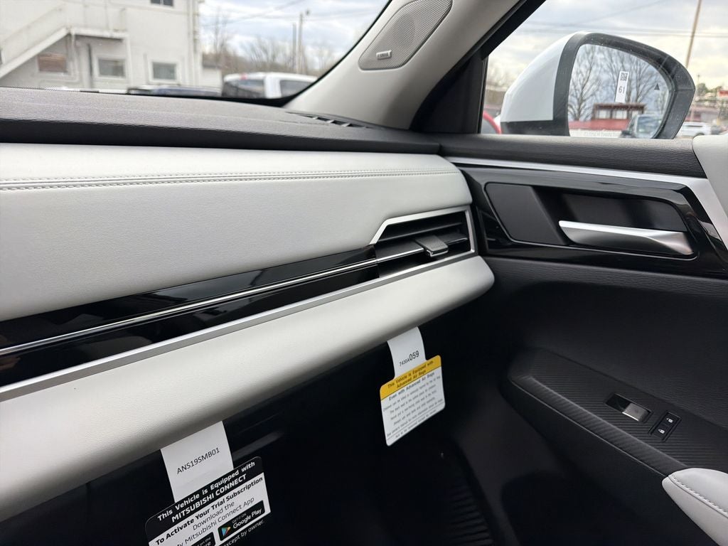 2026 Mitsubishi Outlander SE