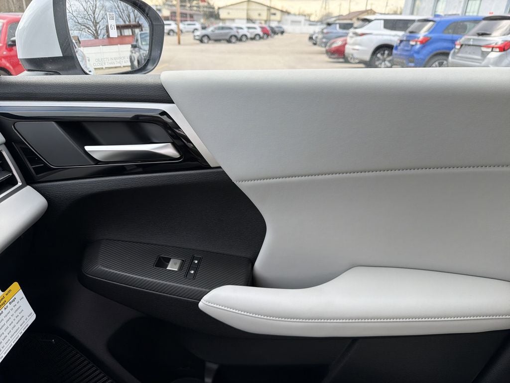 2026 Mitsubishi Outlander SE