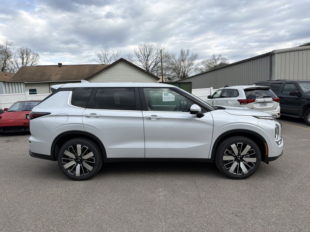 2026 Mitsubishi Outlander SE