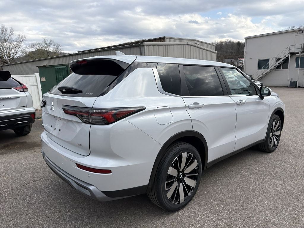 2026 Mitsubishi Outlander SE