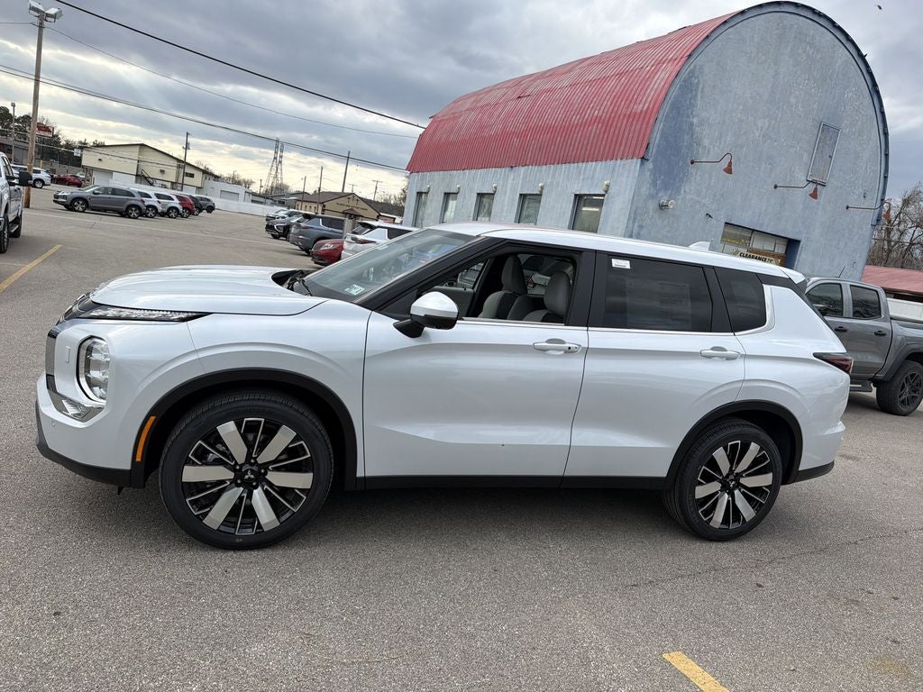 2026 Mitsubishi Outlander SE