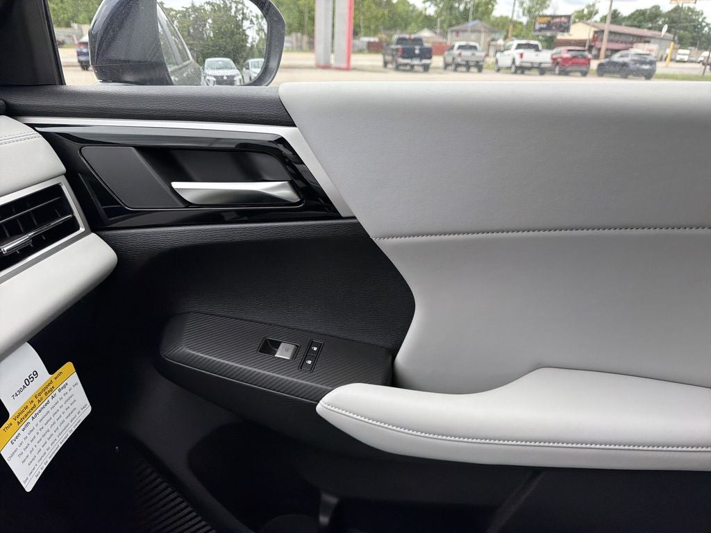 2026 Mitsubishi Outlander SE