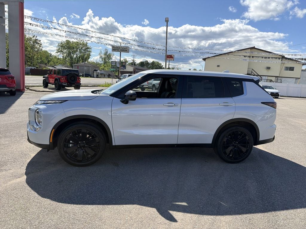 2026 Mitsubishi Outlander LE