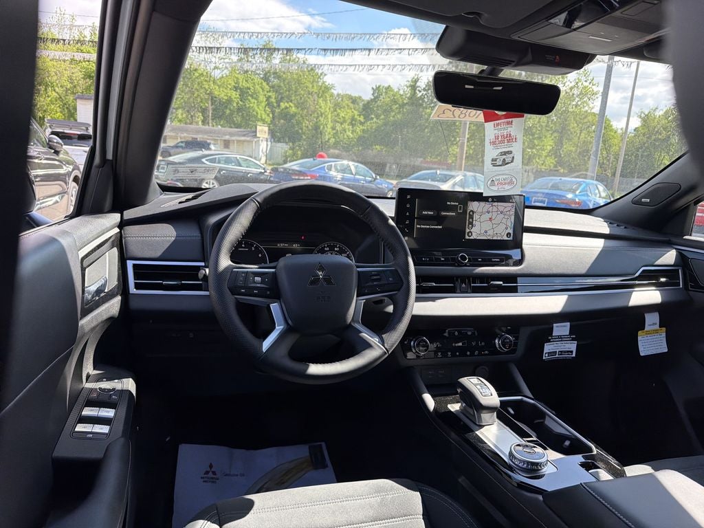 2026 Mitsubishi Outlander LE