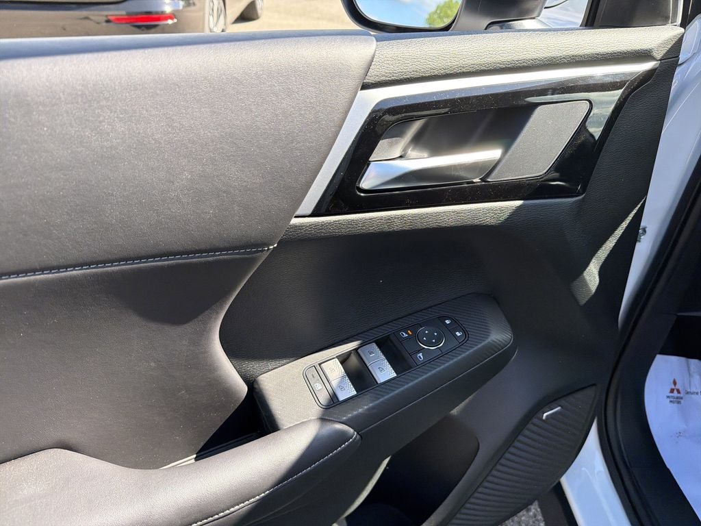 2026 Mitsubishi Outlander LE