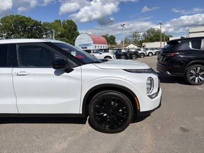 2026 Mitsubishi Outlander LE