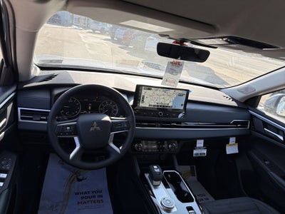 2026 Mitsubishi Outlander SE