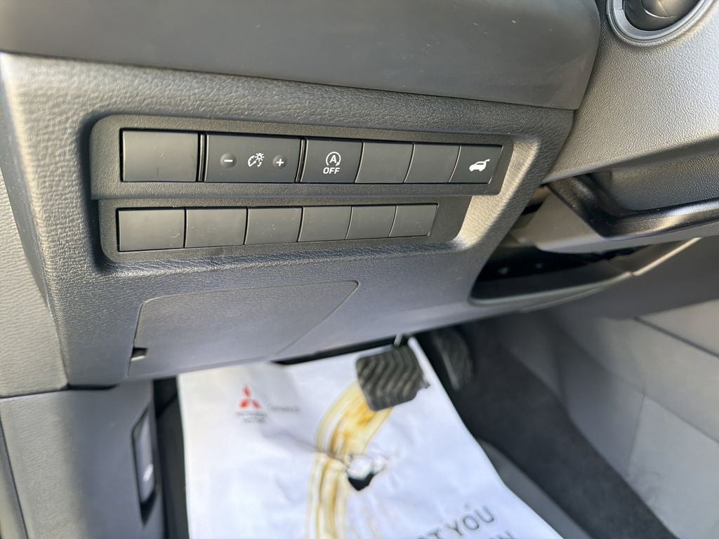 2026 Mitsubishi Outlander SE