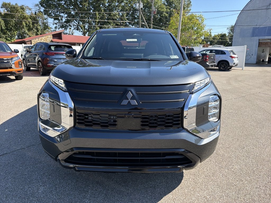 2026 Mitsubishi Outlander LE