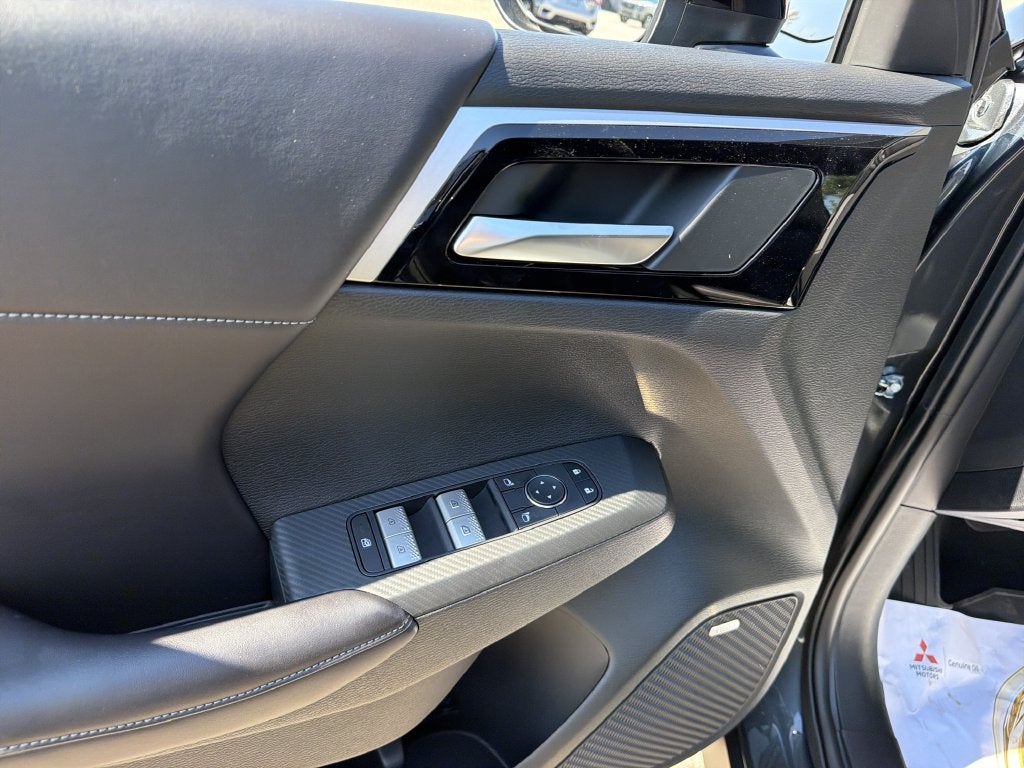 2026 Mitsubishi Outlander LE