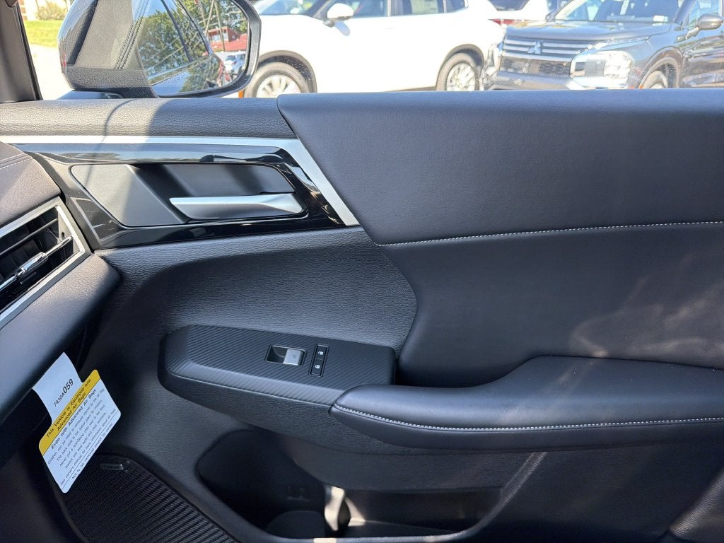 2026 Mitsubishi Outlander LE