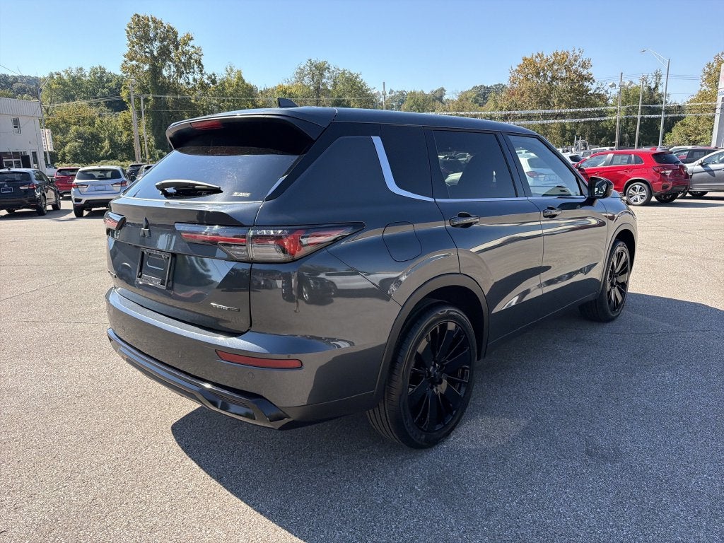 2026 Mitsubishi Outlander LE