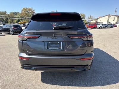 2026 Mitsubishi Outlander LE