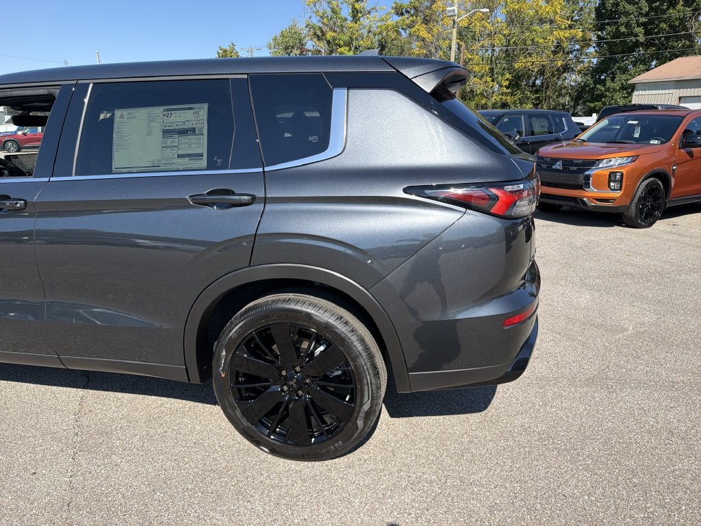 2026 Mitsubishi Outlander LE