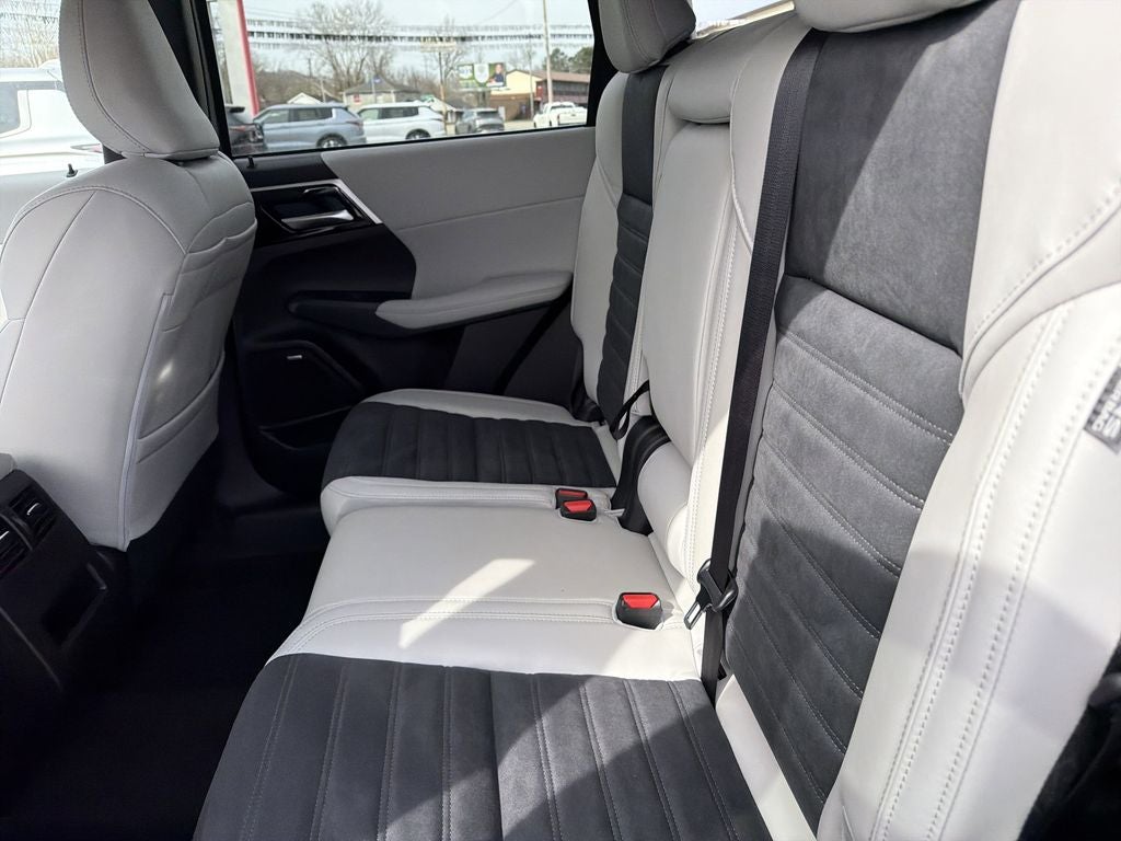 2026 Mitsubishi Outlander SE