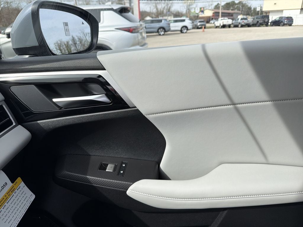 2026 Mitsubishi Outlander SE