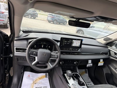 2026 Mitsubishi Outlander SE