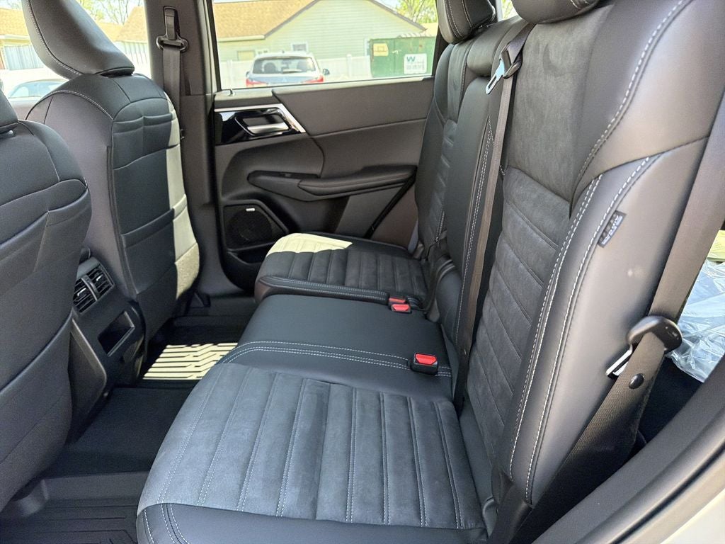 2026 Mitsubishi Outlander SE