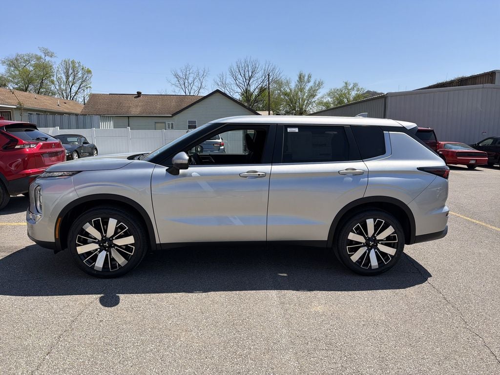 2026 Mitsubishi Outlander SE