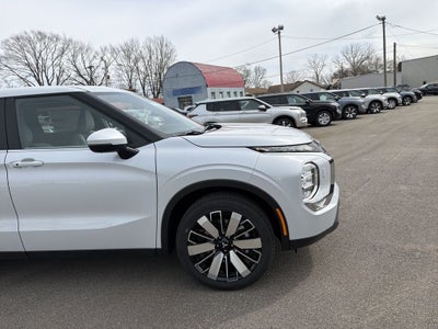 2026 Mitsubishi Outlander SE