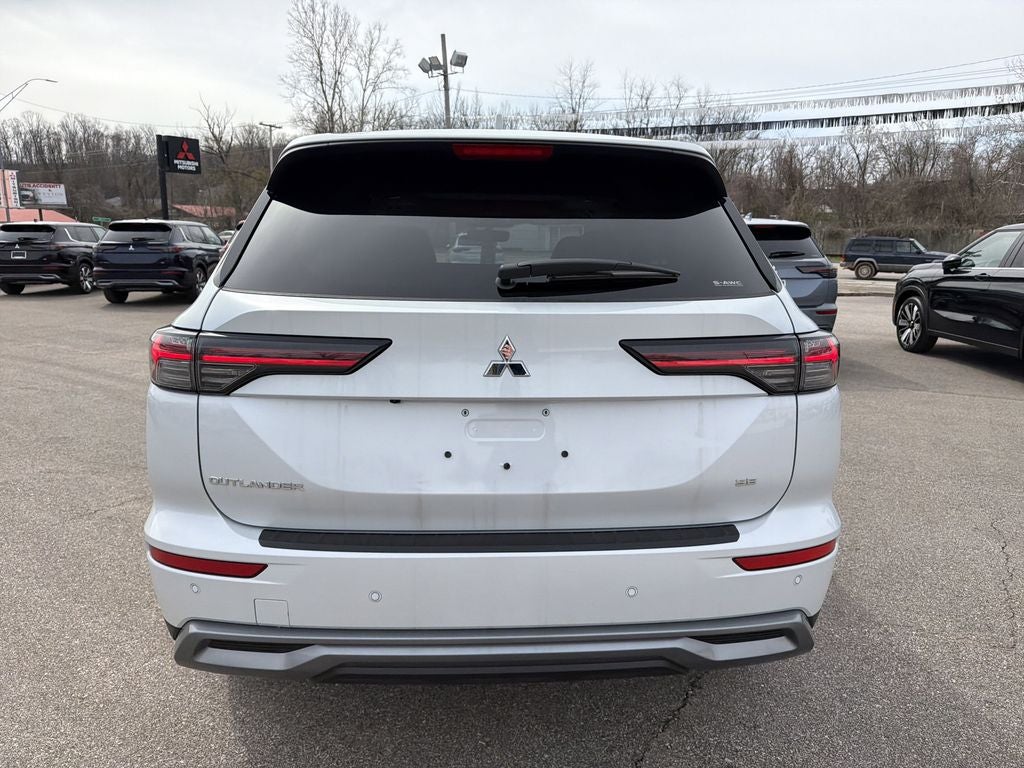 2026 Mitsubishi Outlander SE