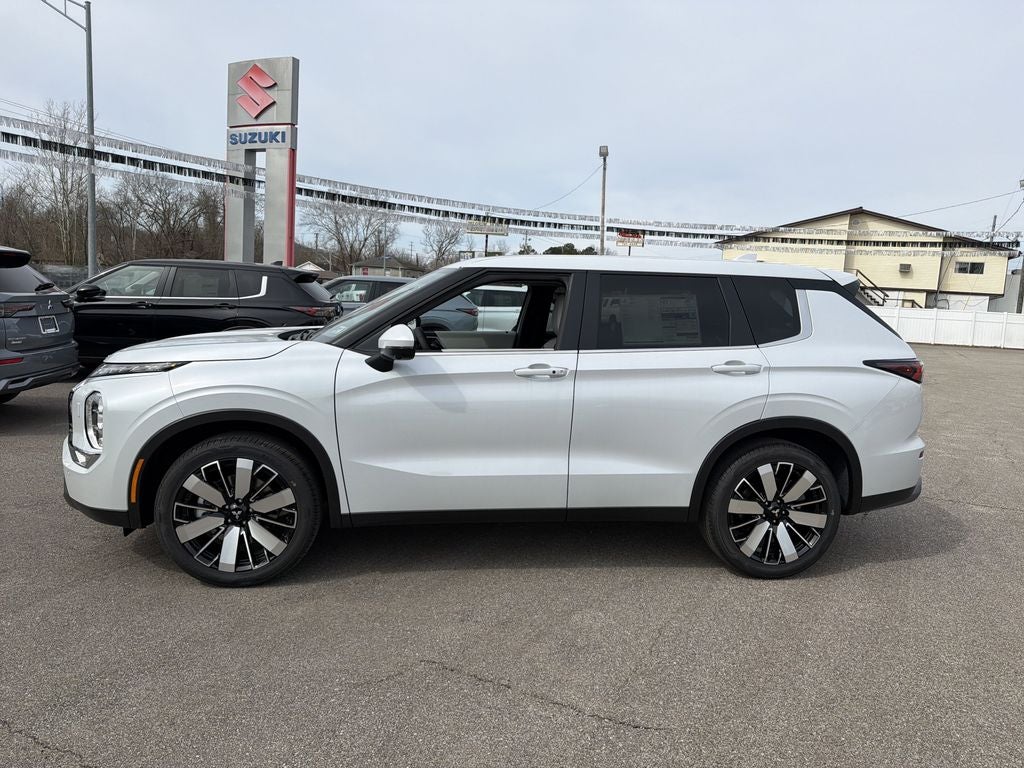 2026 Mitsubishi Outlander SE