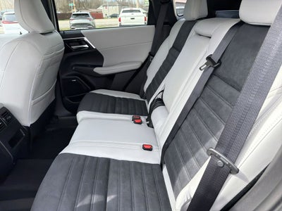 2026 Mitsubishi Outlander SE