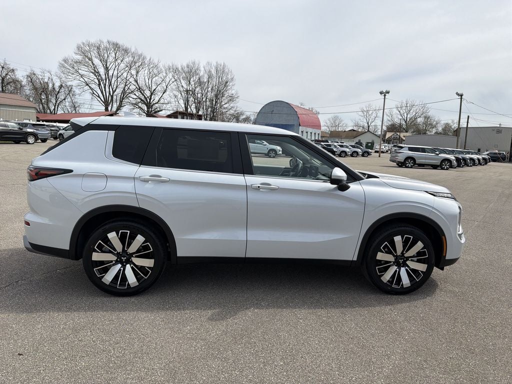 2026 Mitsubishi Outlander SE