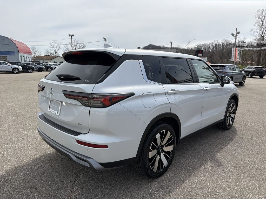 2026 Mitsubishi Outlander SE