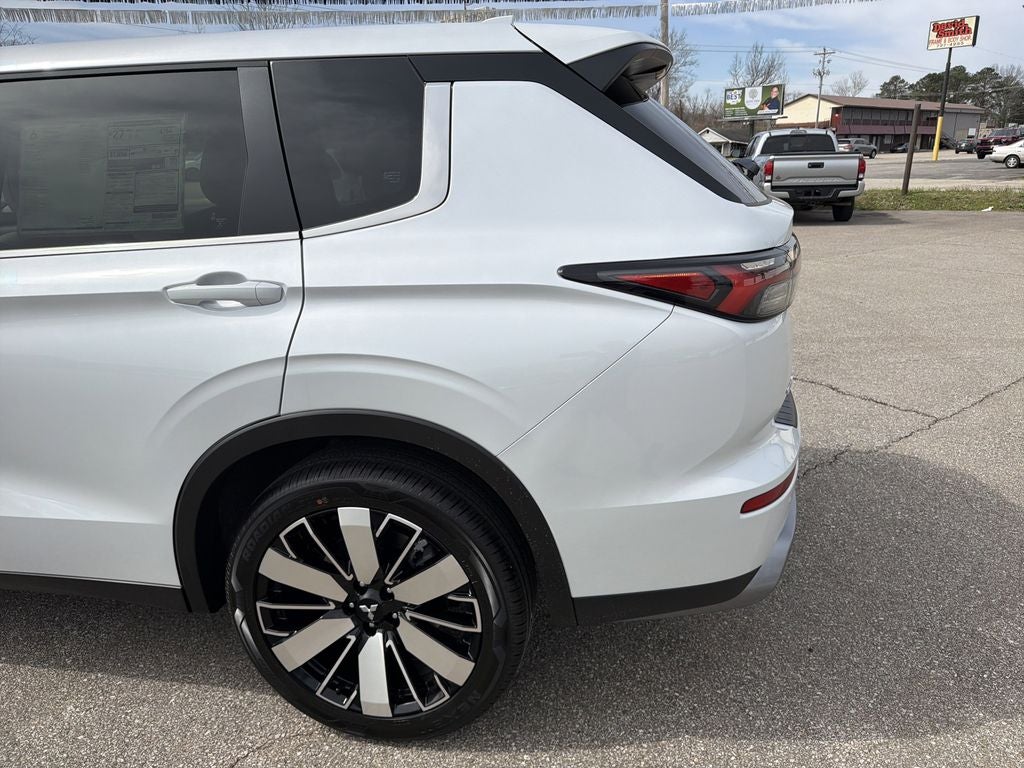 2026 Mitsubishi Outlander SE