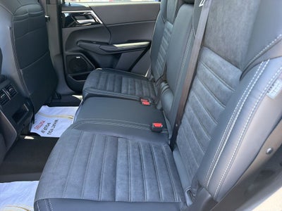 2026 Mitsubishi Outlander SE