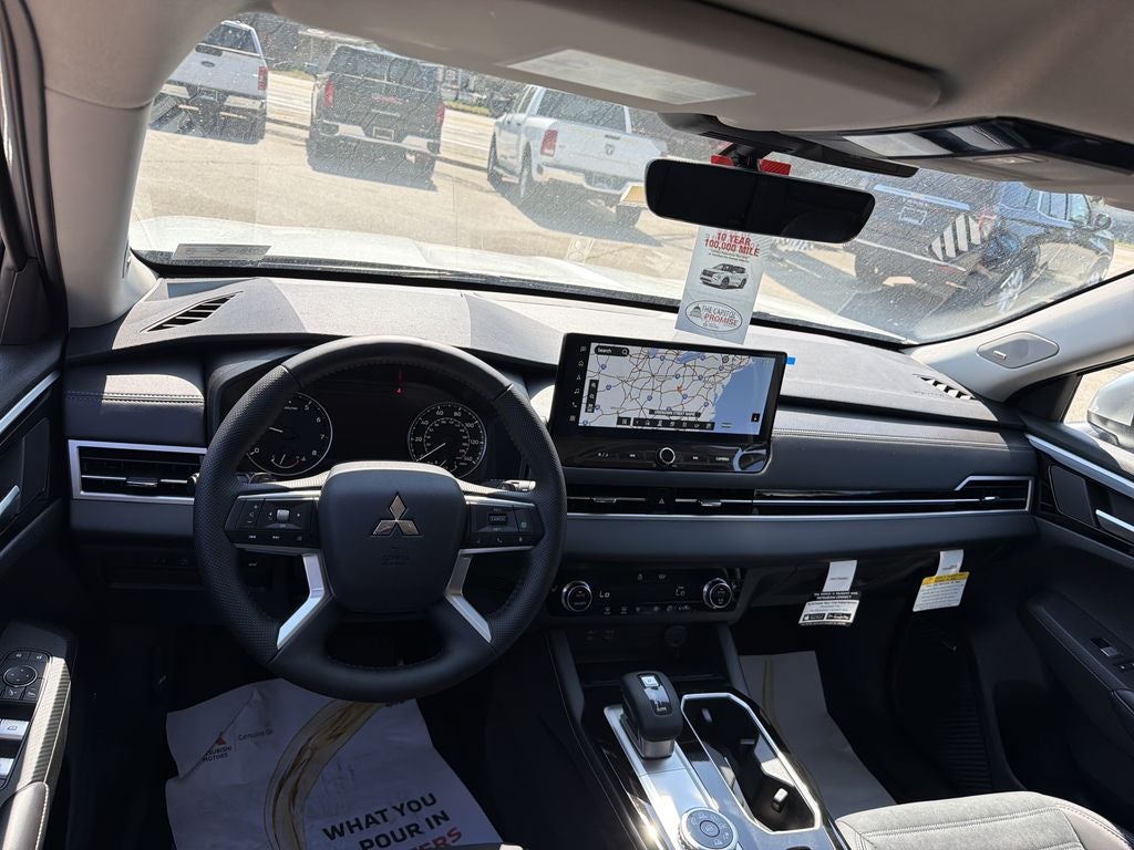 2026 Mitsubishi Outlander SE