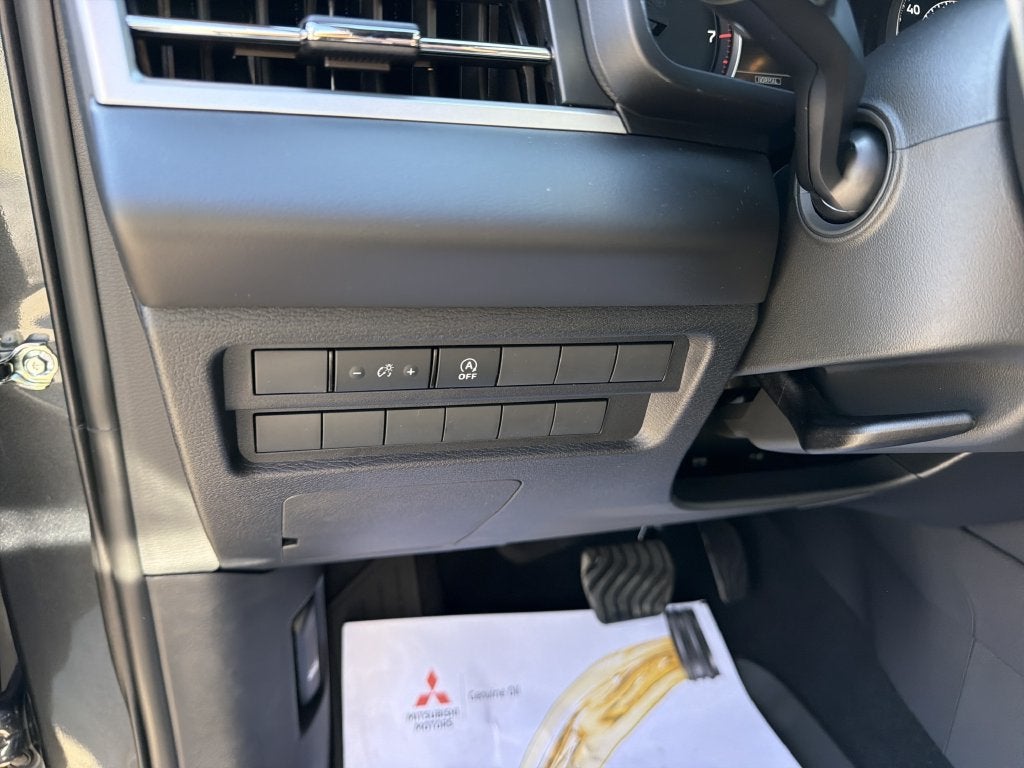 2026 Mitsubishi Outlander LE