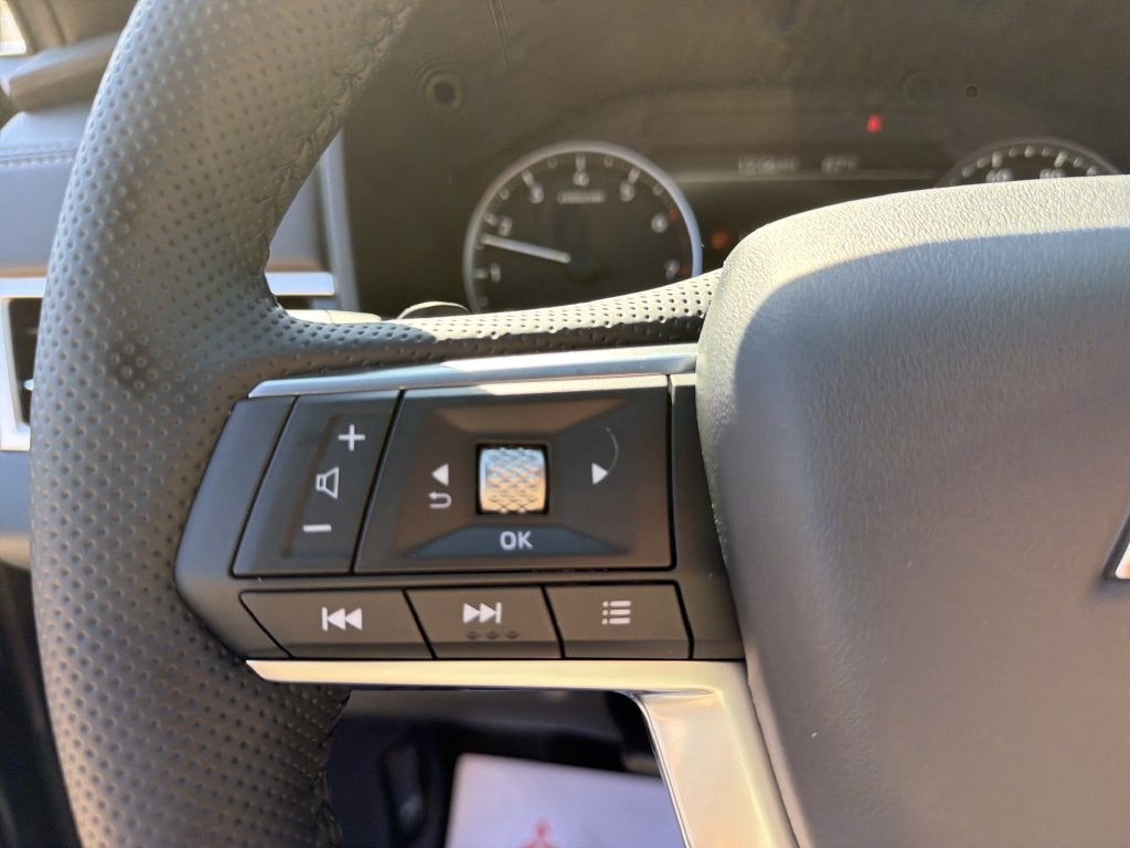 2026 Mitsubishi Outlander LE