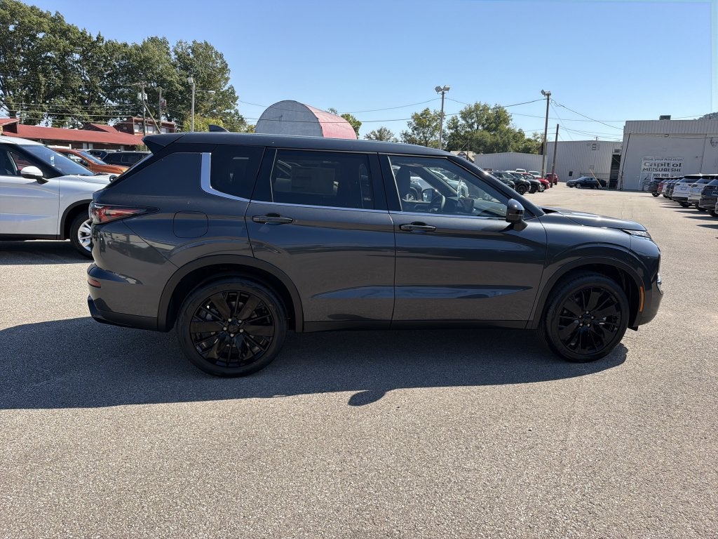 2026 Mitsubishi Outlander LE