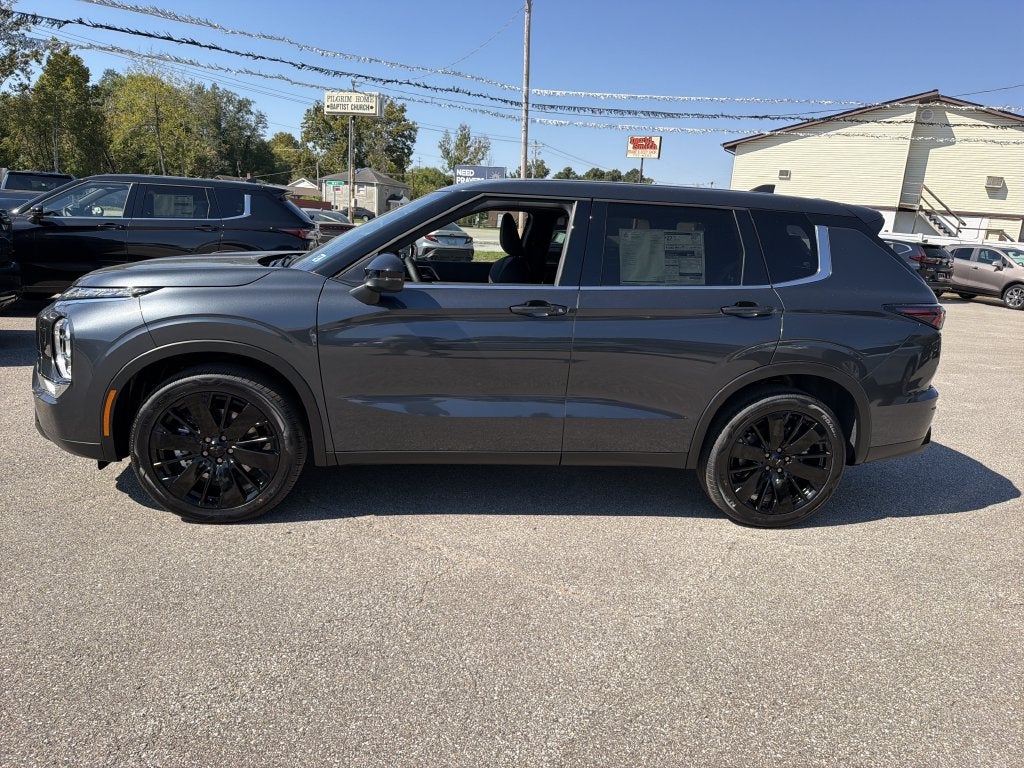 2026 Mitsubishi Outlander LE