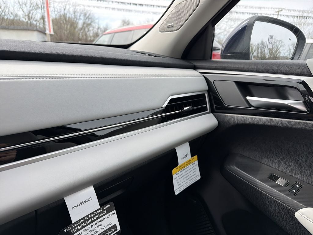 2026 Mitsubishi Outlander SE