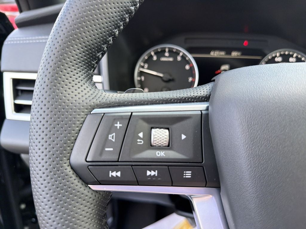 2026 Mitsubishi Outlander LE