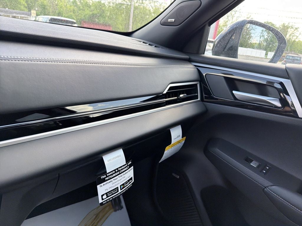 2026 Mitsubishi Outlander LE