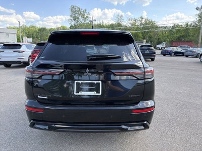 2026 Mitsubishi Outlander LE