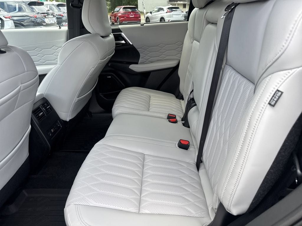 2025 Mitsubishi Outlander SEL