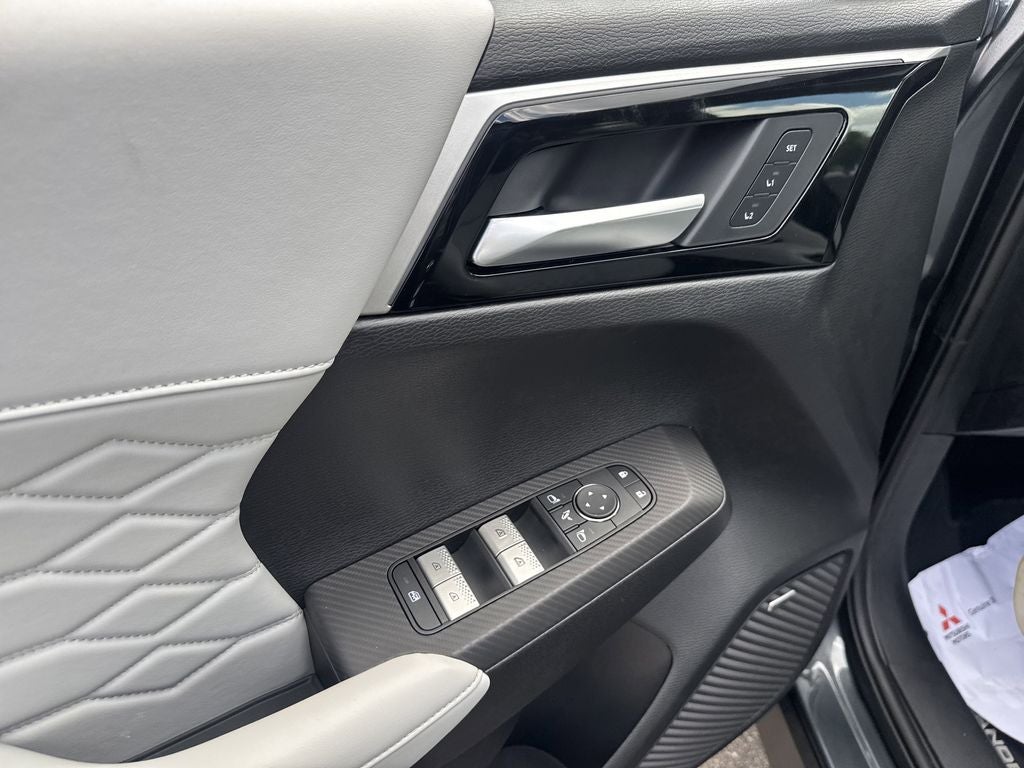 2025 Mitsubishi Outlander SEL