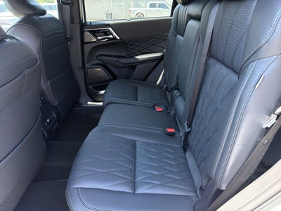 2026 Mitsubishi Outlander Base