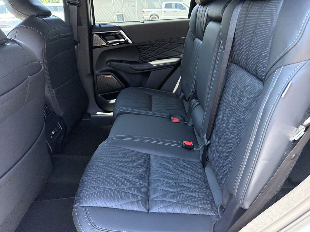 2026 Mitsubishi Outlander Base
