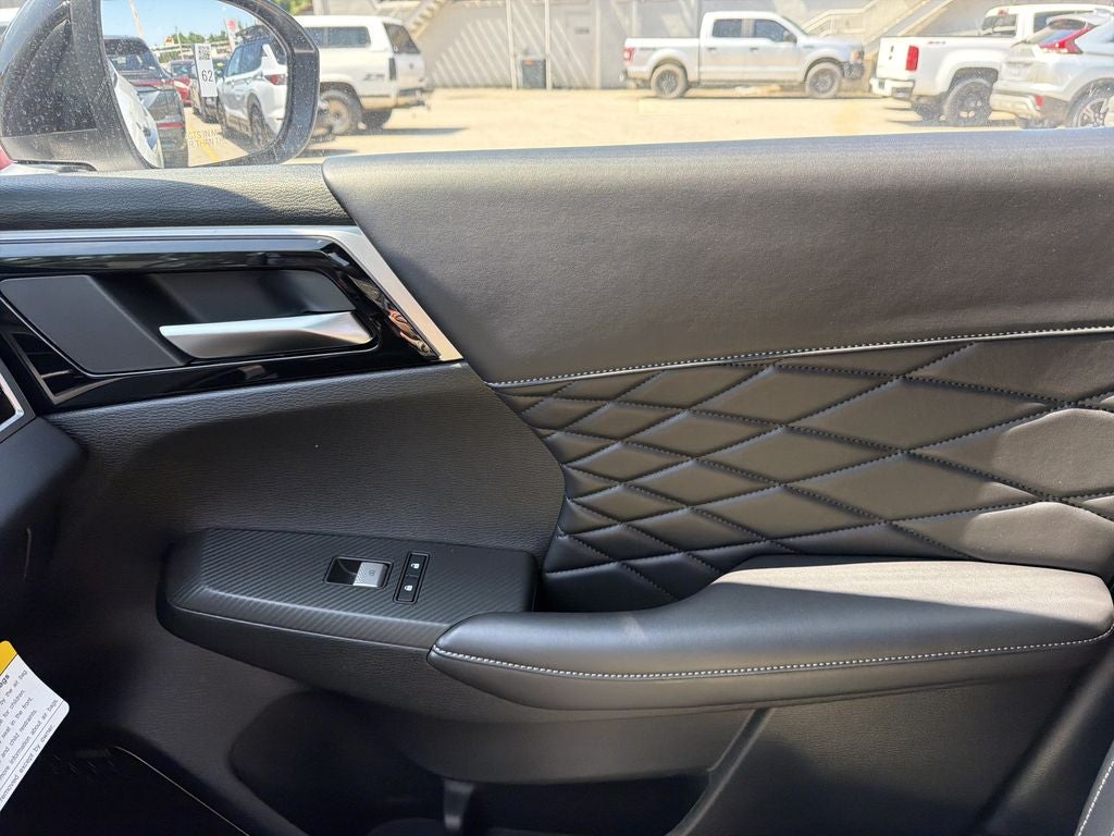 2026 Mitsubishi Outlander Base