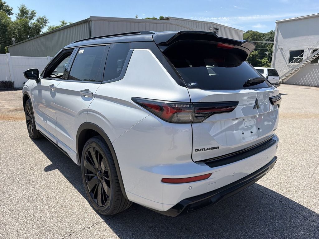 2026 Mitsubishi Outlander Base