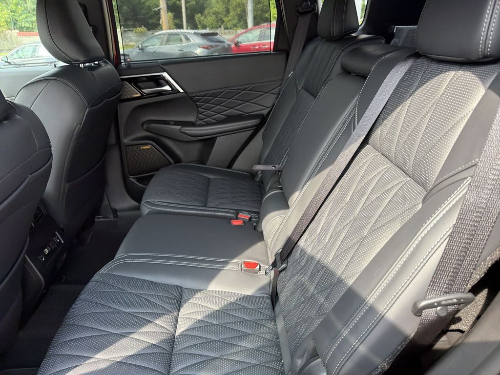 2026 Mitsubishi Outlander Base